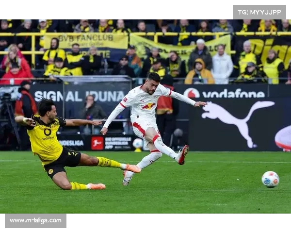 迪亚斯红牌后十人拜仁展现韧性，孔帕尼称赞球队应变能力